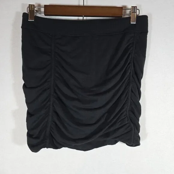 Athleta women's shorts, black, gently used, size Small, athletic fit - Picture 2 of 11